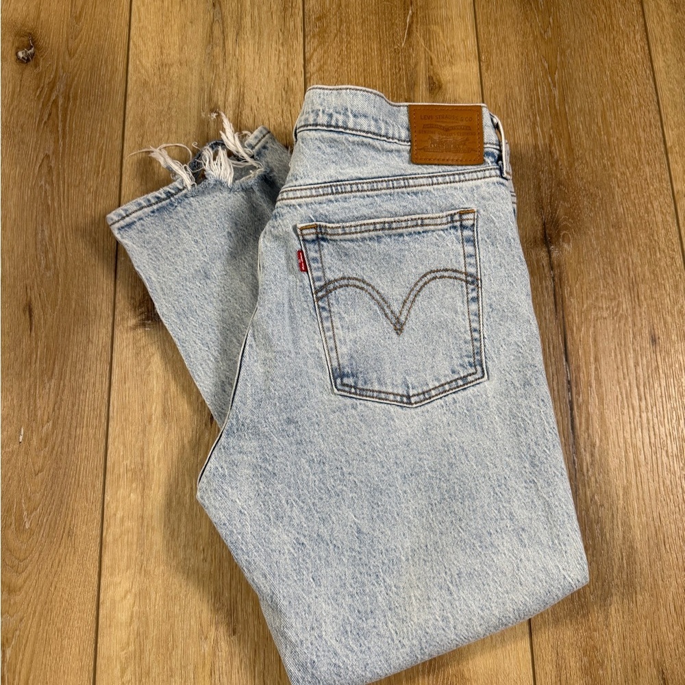 Levis Premium Jeans Womens Size 32x26 Light Stone Wash Wedgie Straight Fit - Picture 12 of 12